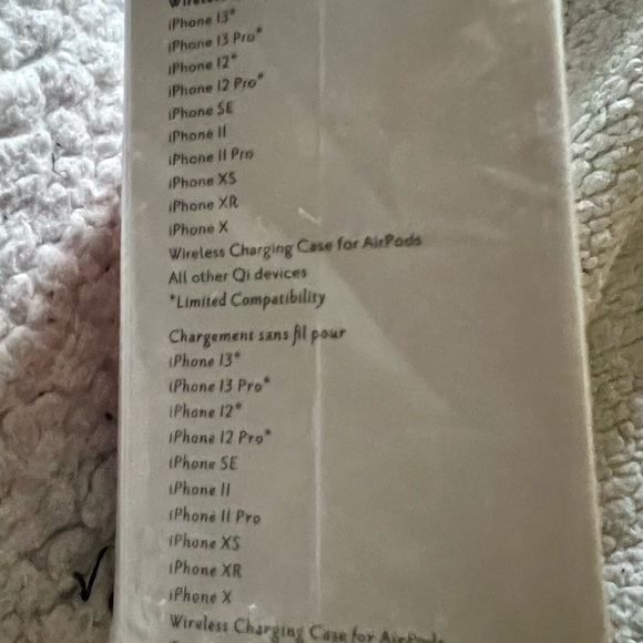 Courant Essentials Wireless Charger - Picture 2 of 5